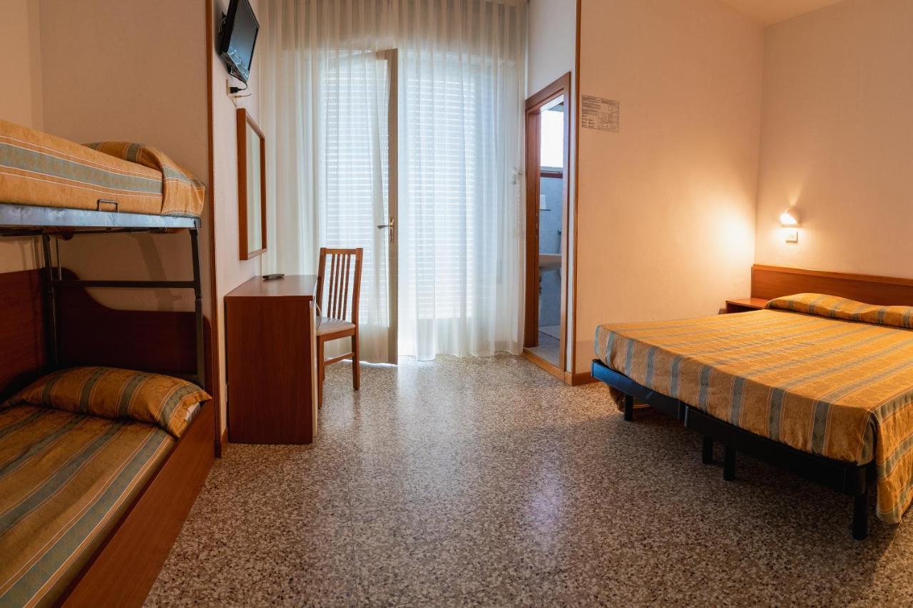 Hotel Happy Milano Marittima Esterno foto