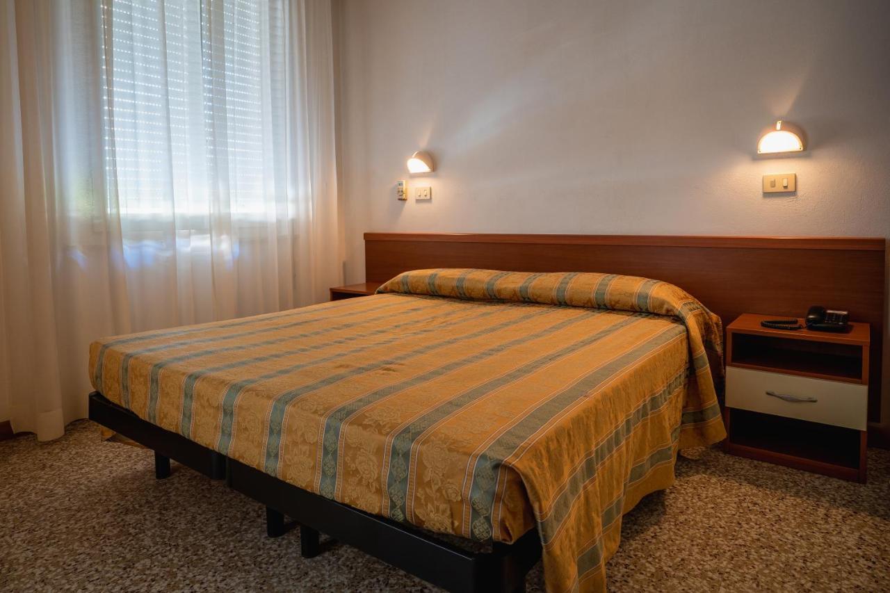 Hotel Happy Milano Marittima Esterno foto