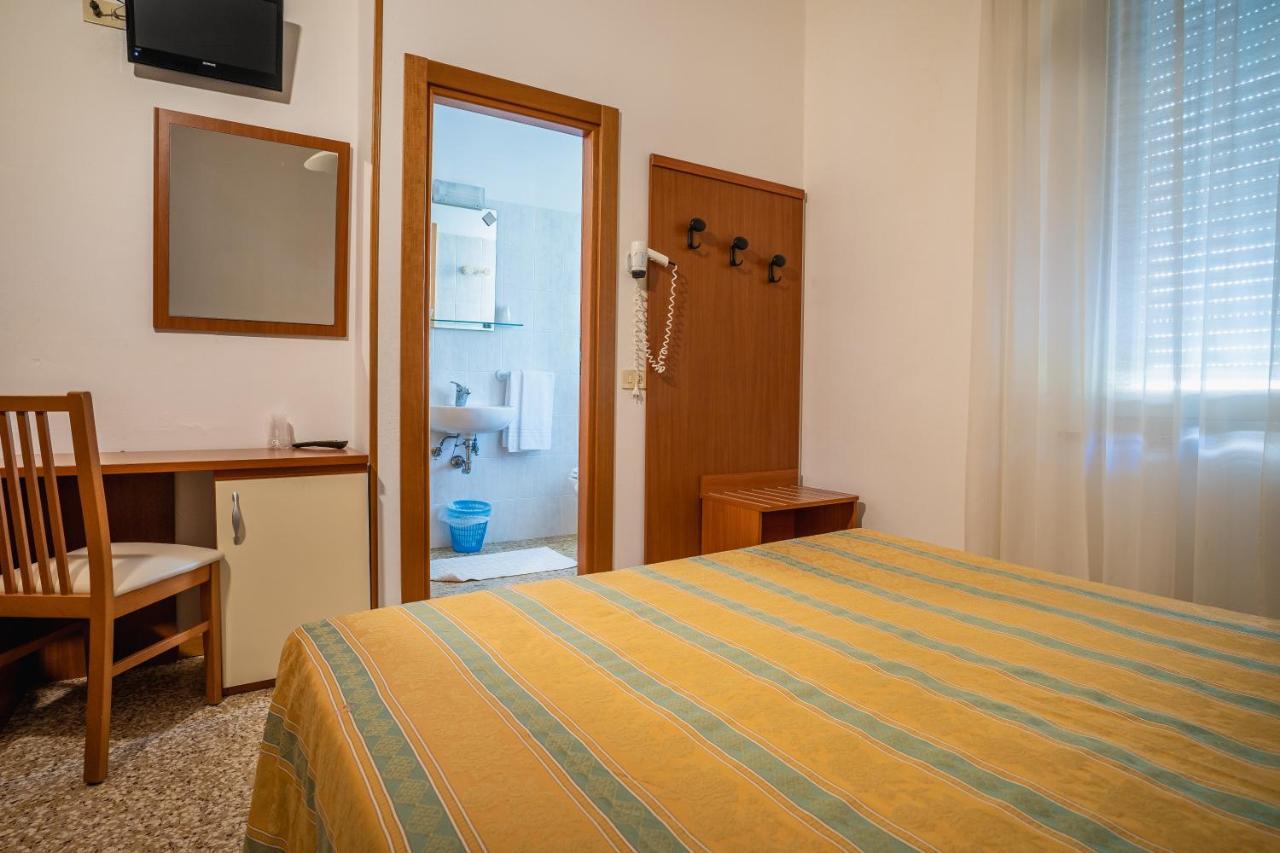 Hotel Happy Milano Marittima Esterno foto