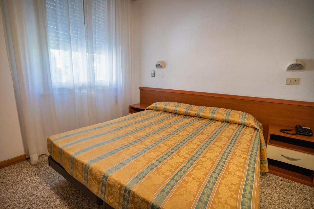 Hotel Happy Milano Marittima Esterno foto
