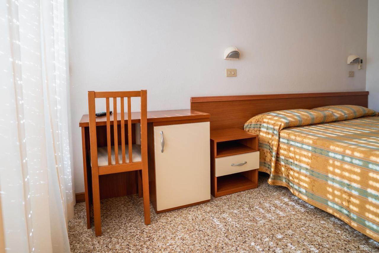 Hotel Happy Milano Marittima Esterno foto